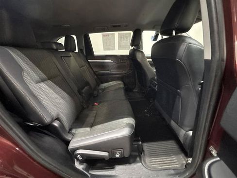 Used 2019 Toyota Highlander Plus AWD/4WD image 21