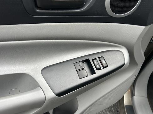 Used 2014 Toyota Tacoma 4x4 Access Cab w/ SR5 Package image 14