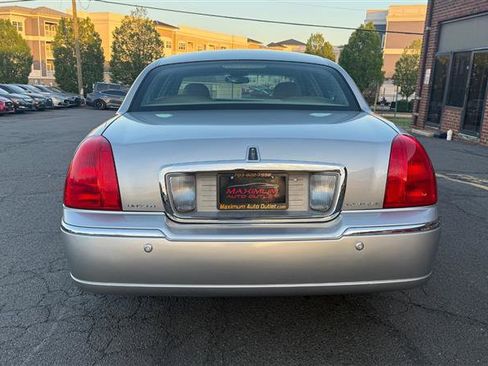 Used 2004 Lincoln Town Car Ultimate image 15