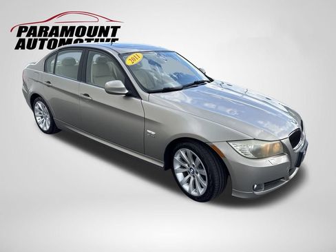 Used 2011 BMW 328i xDrive Sedan AWD/4WD image 3