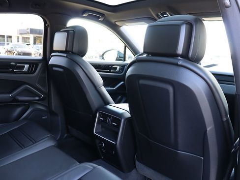 Used 2021 Porsche Cayenne Coupe image 42