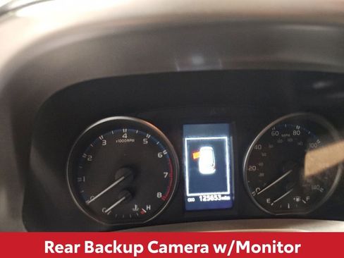 Used 2018 Toyota RAV4 XLE FWD image 11
