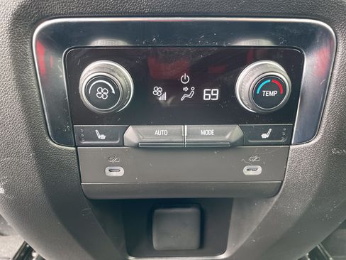 Used 2023 Chevrolet Suburban High Country AWD/4WD image 19