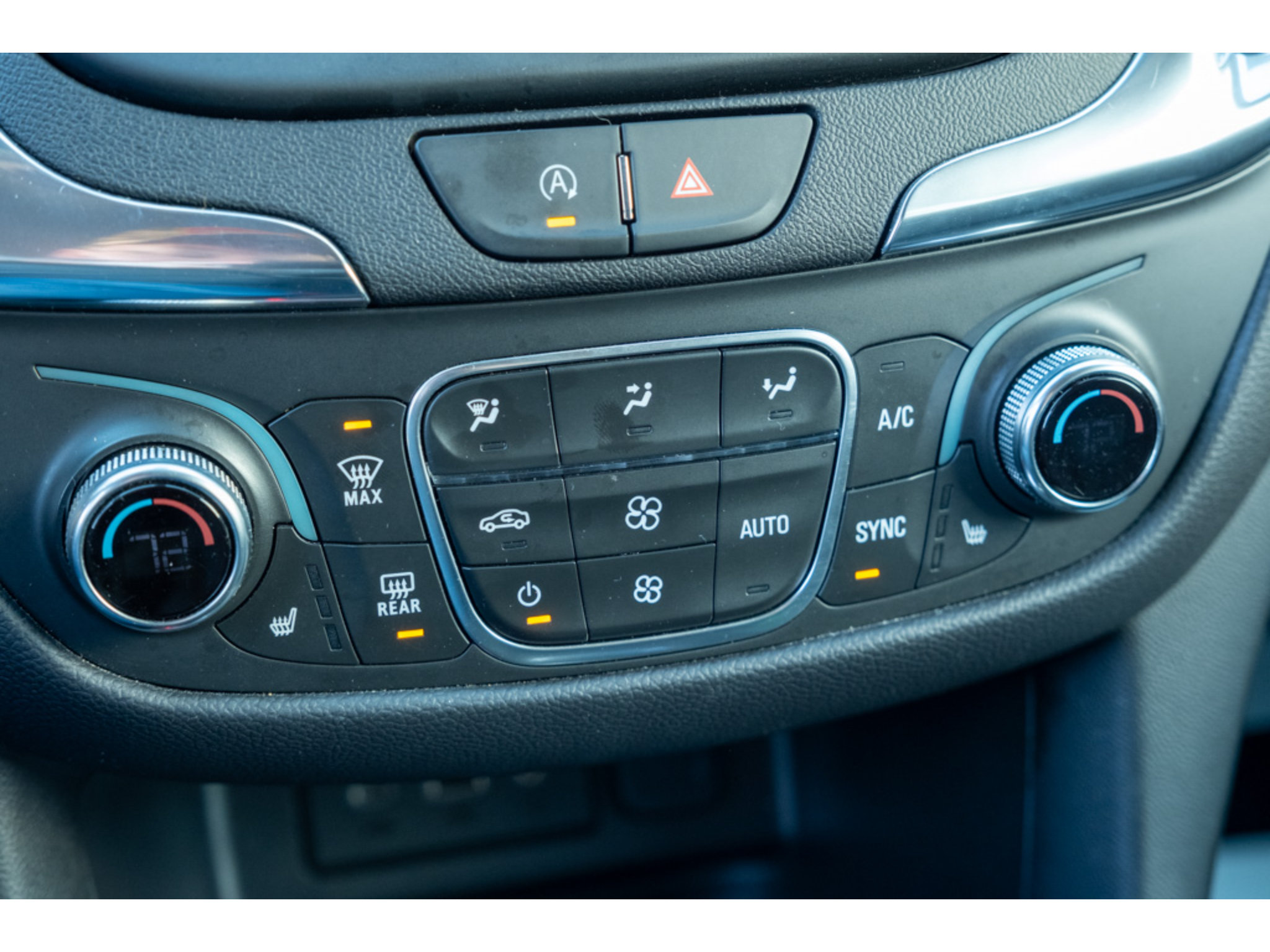 Used 2024 Chevrolet Equinox LT FWD image 28