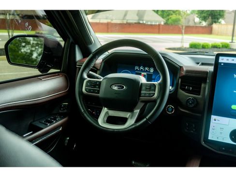 Used 2024 Ford Expedition Limited AWD/4WD image 22