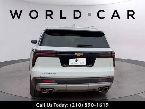 Used 2025 Chevrolet Traverse LT FWD image 6
