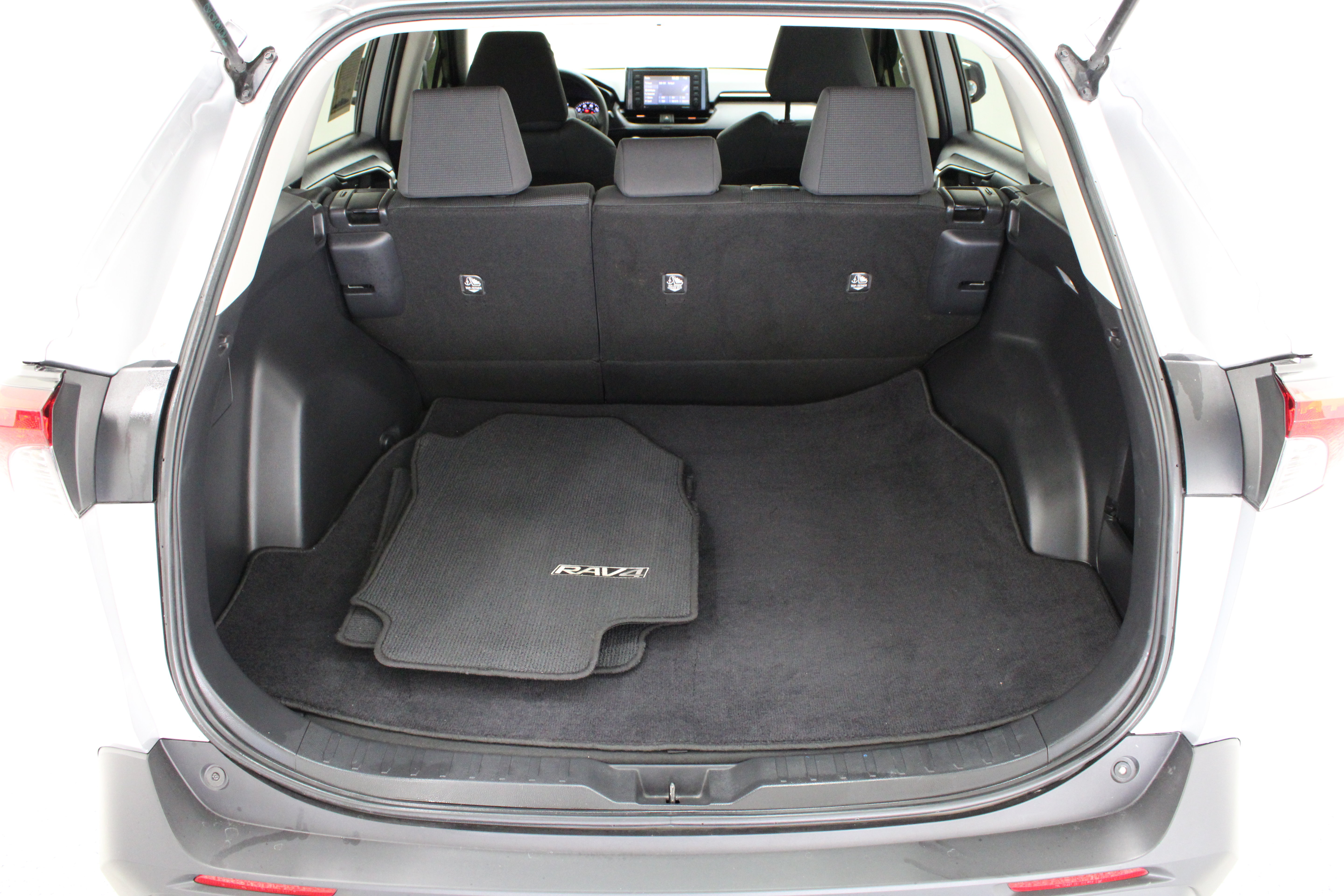 Used 2021 Toyota RAV4 LE FWD image 23