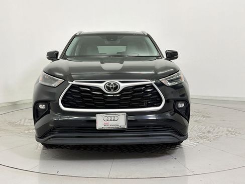 Used 2022 Toyota Highlander XLE FWD image 6