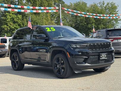 Used 2025 Jeep Grand Cherokee Altitude