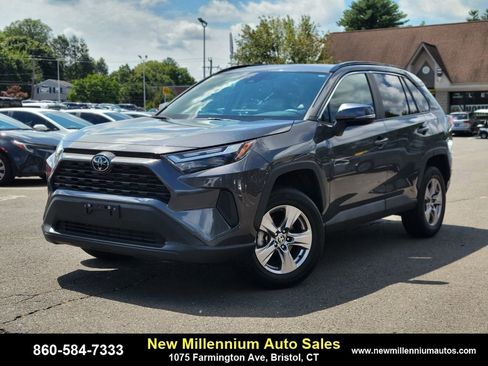 Used 2022 Toyota RAV4 XLE w/ Convenience Package image 1