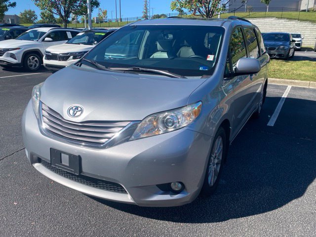 Used 2015 Toyota Sienna XLE Premium AWD/4WD image 2