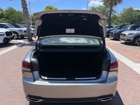 Used 2020 Lexus LS 500 w/ Accessory Package (Z2) RWD image 32