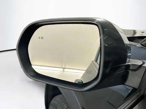 Used 2025 Chevrolet Equinox LT AWD/4WD image 16