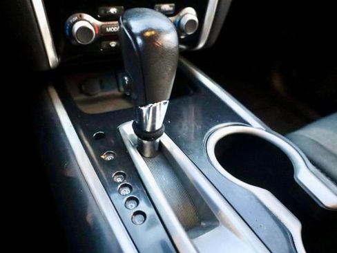 Used 2019 Nissan Pathfinder SV image 29