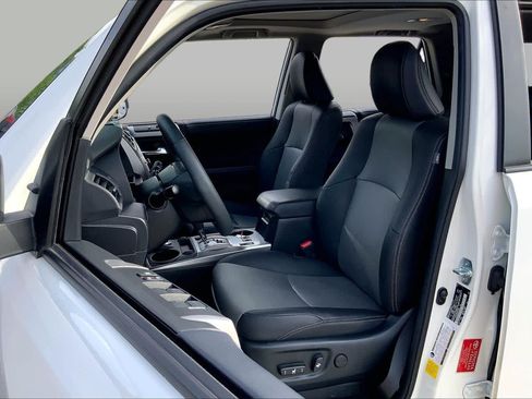 Used 2022 Toyota 4Runner SR5 Premium w/ Moonroof Package AWD/4WD image 8