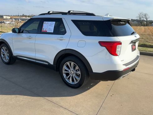 Used 2021 Ford Explorer XLT w/ Equipment Group 202A image 6