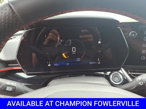 Used 2025 Chevrolet Trax RS w/ Sunroof Package FWD image 19