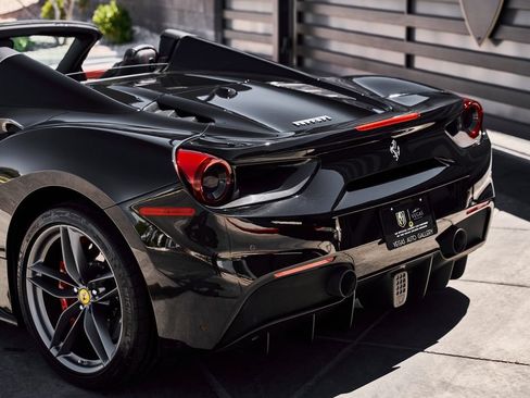 Used 2018 Ferrari 488 Spider RWD image 10