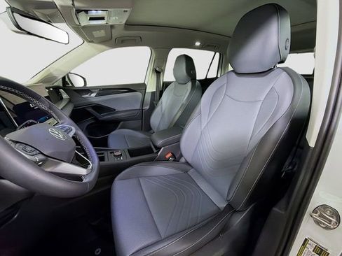 New 2026 Volkswagen Tiguan SE image 11