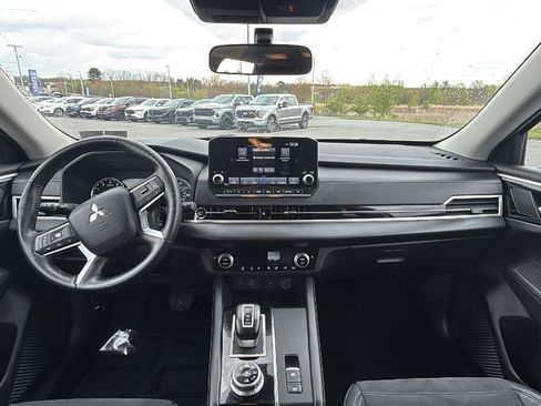 Used 2022 Mitsubishi Outlander SE AWD/4WD image 27