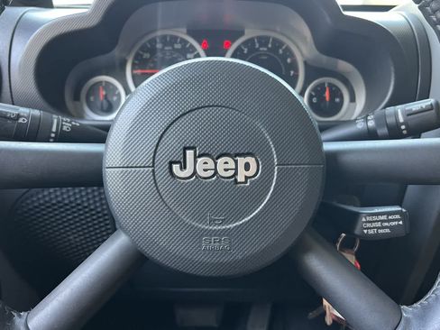 Used 2007 Jeep Wrangler Unlimited Sahara AWD/4WD image 22