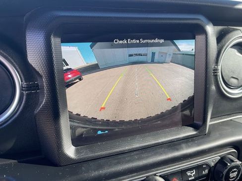 Used 2023 Jeep Wrangler Unlimited Sahara w/ Cold Weather Group AWD/4WD image 21