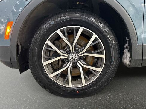 Used 2020 Volkswagen Tiguan SE image 40