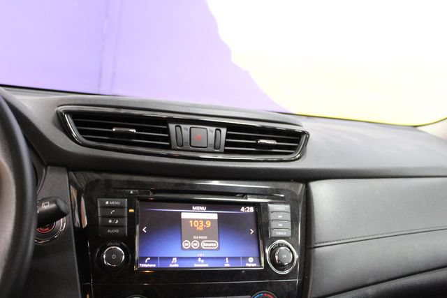 Used 2018 Nissan Rogue SV AWD/4WD image 19