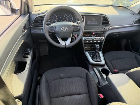 Used 2020 Hyundai Elantra SE w/ Cargo Package (C1) FWD image 13