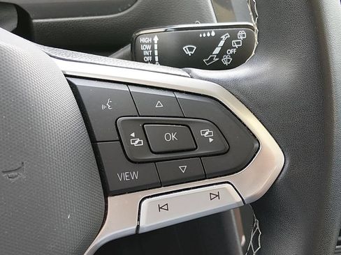Used 2023 Volkswagen Tiguan SE w/ Panoramic Sunroof Package FWD image 22