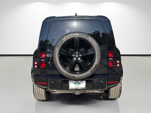 Certified 2025 Land Rover Defender 110 X-Dynamic SE AWD/4WD image 4