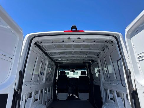 Used 2025 Mercedes-Benz Sprinter 2500 image 21