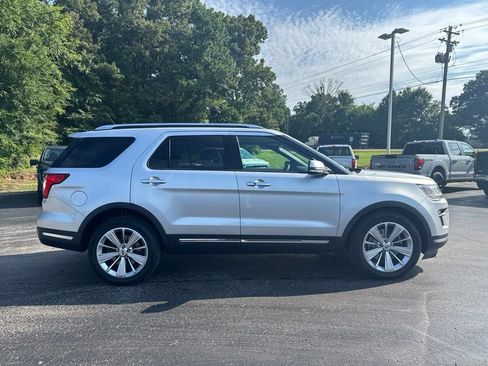 Used 2019 Ford Explorer Limited w/ Class III Trailer Tow Package FWD image 2