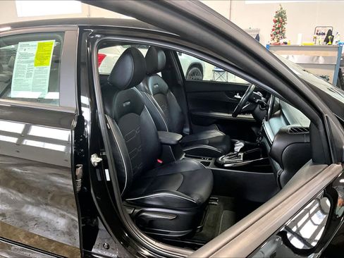 Used 2023 Kia Forte GT-Line w/ GT-Line Premium Package image 11