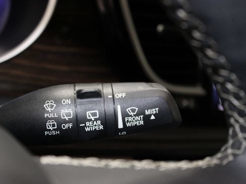 Used 2023 Chrysler Pacifica Limited FWD image 45