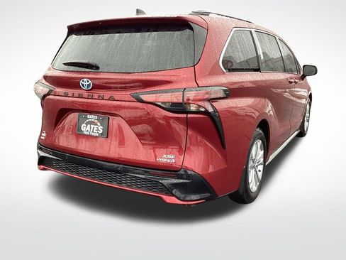 Used 2021 Toyota Sienna XSE w/ XSE Plus Package image 10