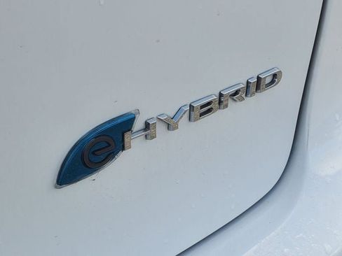 Used 2024 Chrysler Pacifica Limited FWD image 33