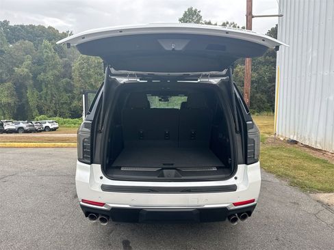 New 2025 Chevrolet Suburban Premier image 35