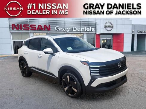 New 2025 Nissan Kicks SR w/ SR Premium Package image 2