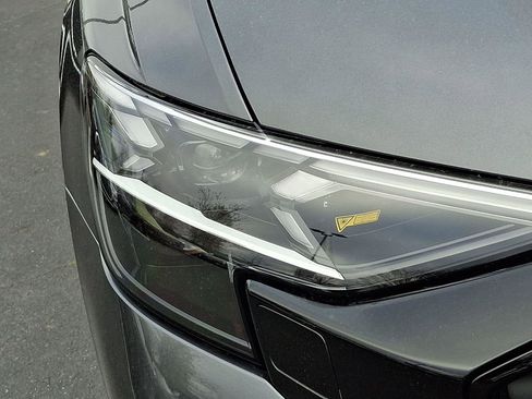 Used 2025 Audi Q8 Prestige w/ Prestige Package image 9