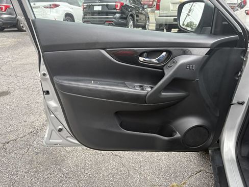 Used 2018 Nissan Rogue SL FWD image 10