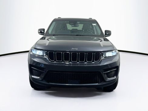 Used 2022 Jeep Grand Cherokee Laredo w/ Luxury Tech Group I image 2