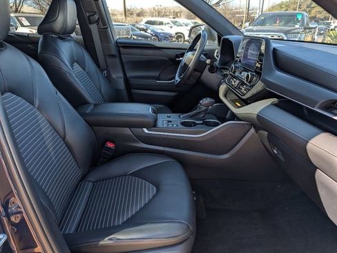 Used 2024 Toyota Highlander XSE image 35