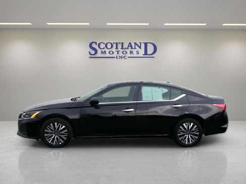Used 2025 Nissan Altima 2.5 SV FWD image 1