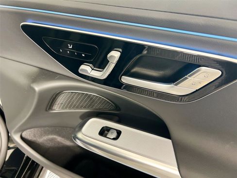 Used 2025 Mercedes-Benz E 350 4MATIC Sedan image 31