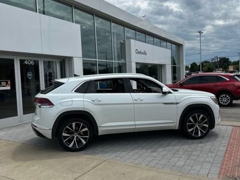 Certified 2025 Volkswagen Atlas Cross Sport SEL Premium R-Line AWD/4WD image 8
