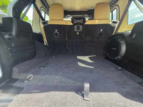 Used 2018 Jeep Wrangler Unlimited Sahara AWD/4WD image 24