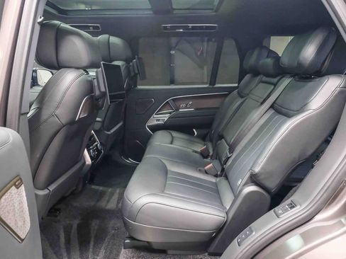 Used 2025 Land Rover Range Rover Long Wheelbase Autobiography image 15