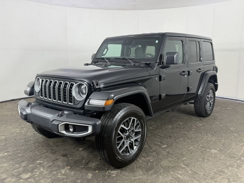 Used 2025 Jeep Wrangler Unlimited Sahara AWD/4WD image 3