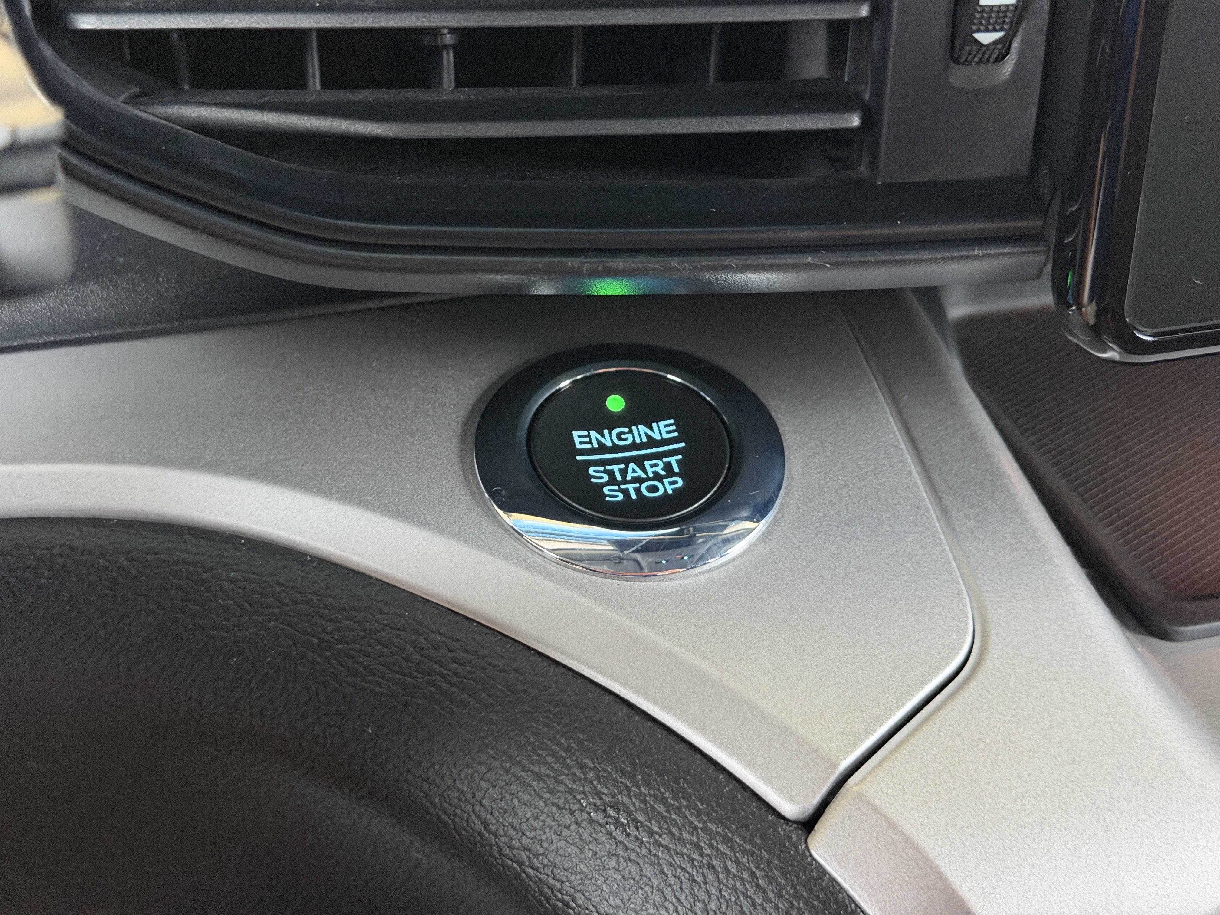 Used 2021 Ford Explorer XLT RWD image 19